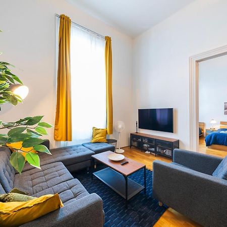 Shining Bright Two Bedroom Apt Next To Andrassy Ave Budapest Bagian luar foto